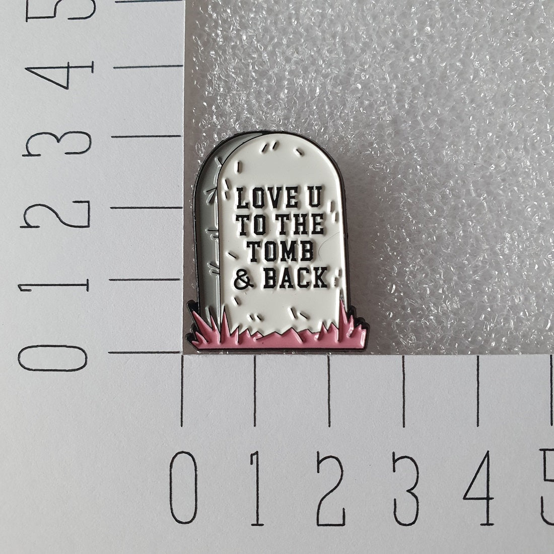 Enamel pin Grafsteen love u to the tomb & back halloween