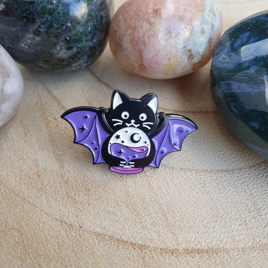 Enamel pin - Kat met glazen bol