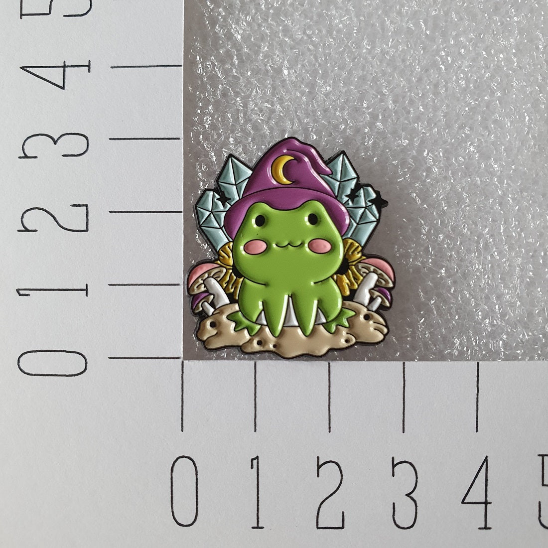 Enamel pin kikker met edelstenen