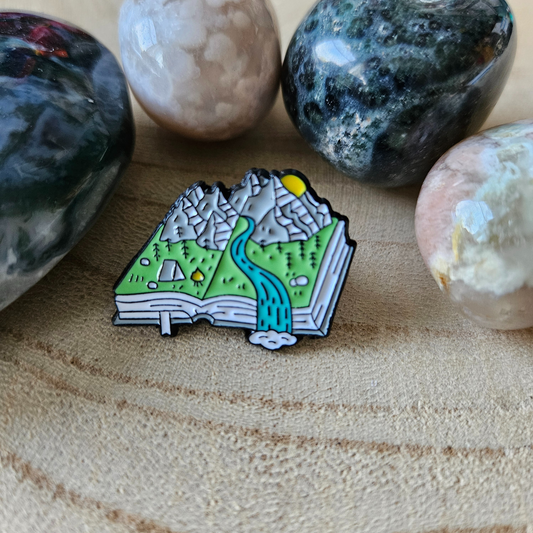 Enamel pin avonturen boek