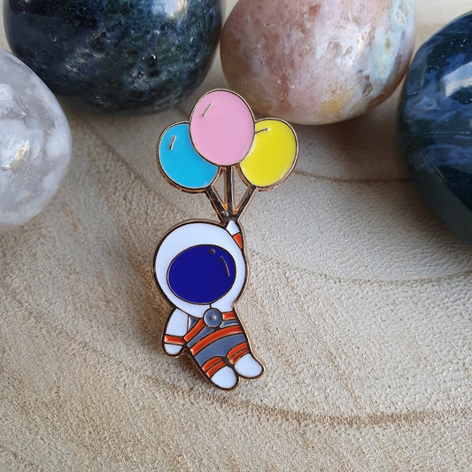 Enamel pin astronaut met ballonnen