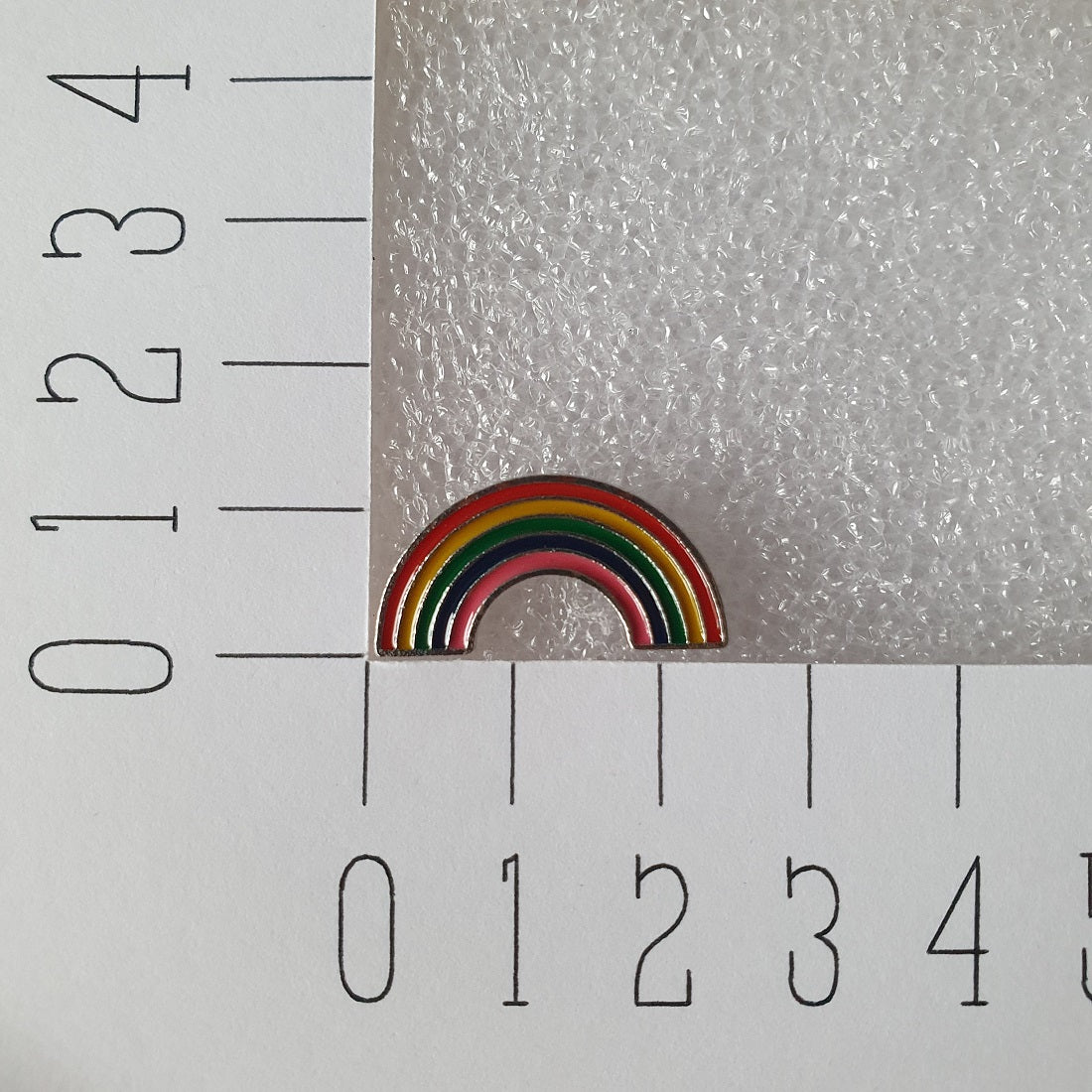 Enamel pin Regenboogje afmeting