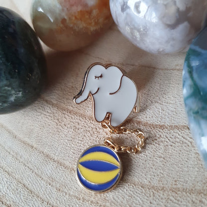 Enamel pin circus olifant