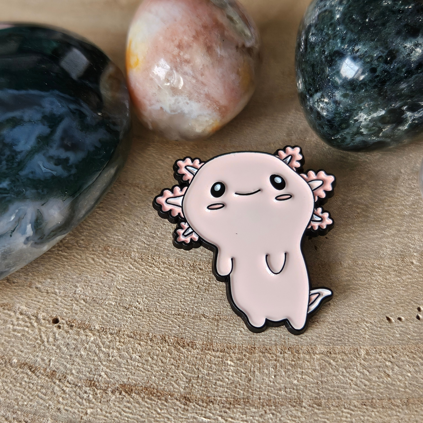 Enamel pin axelotl staand, schattig