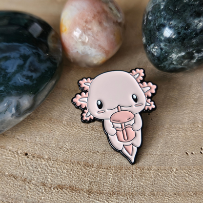 Enamel pin axelotl met drankje