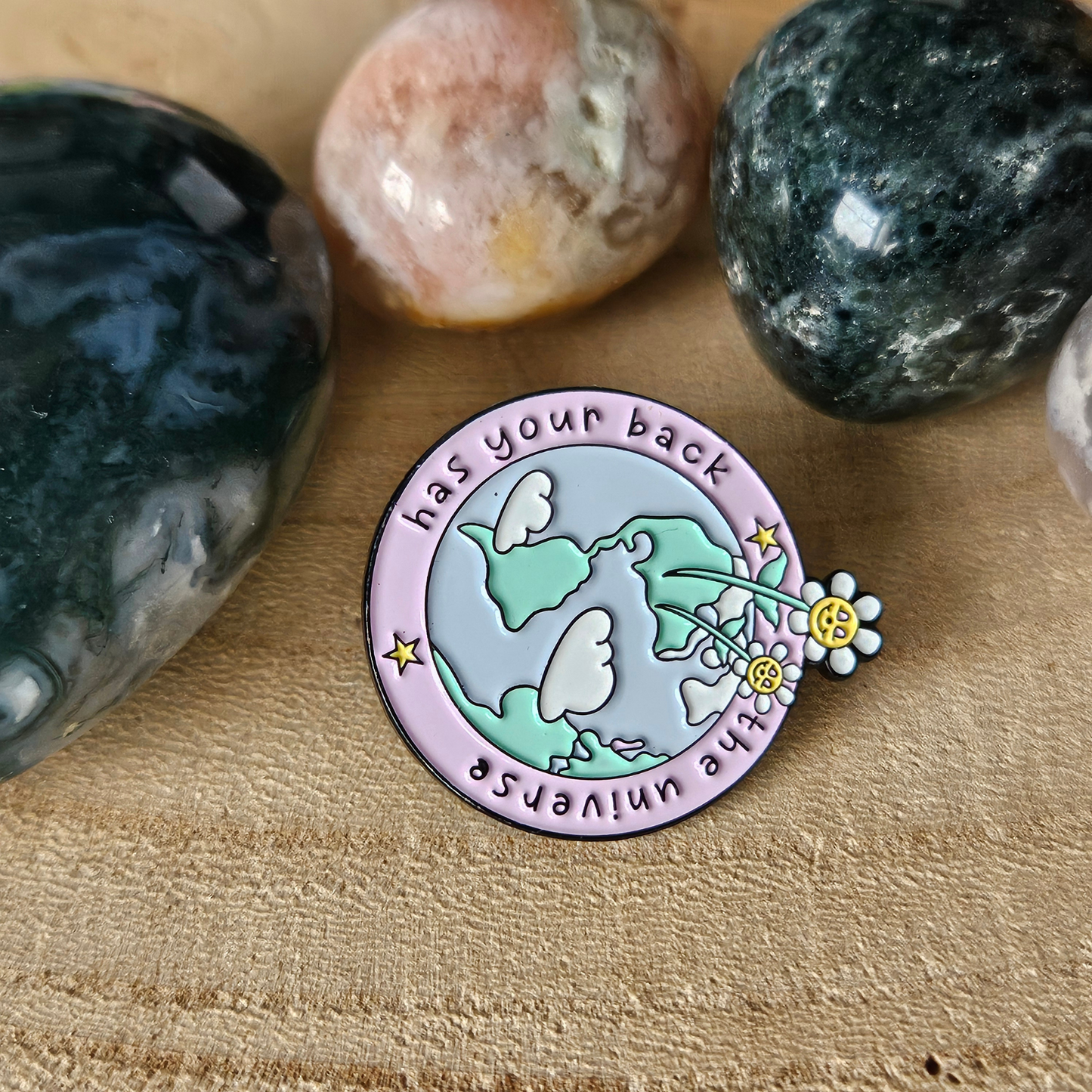 Enamel pin The universe has your back