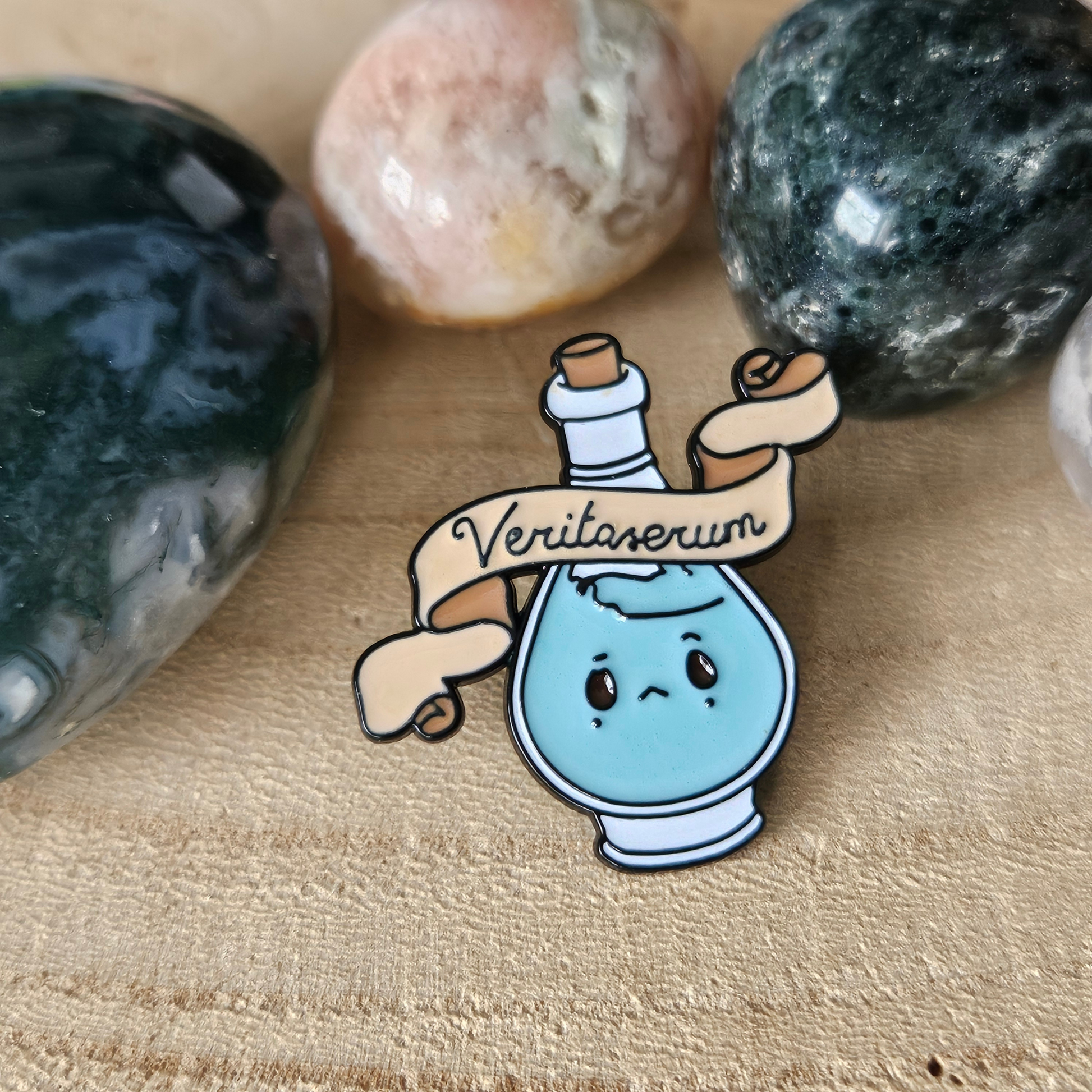 Enamel pin waarheidsdrankje