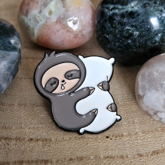 Enamel pin - Luiaard met  kussen