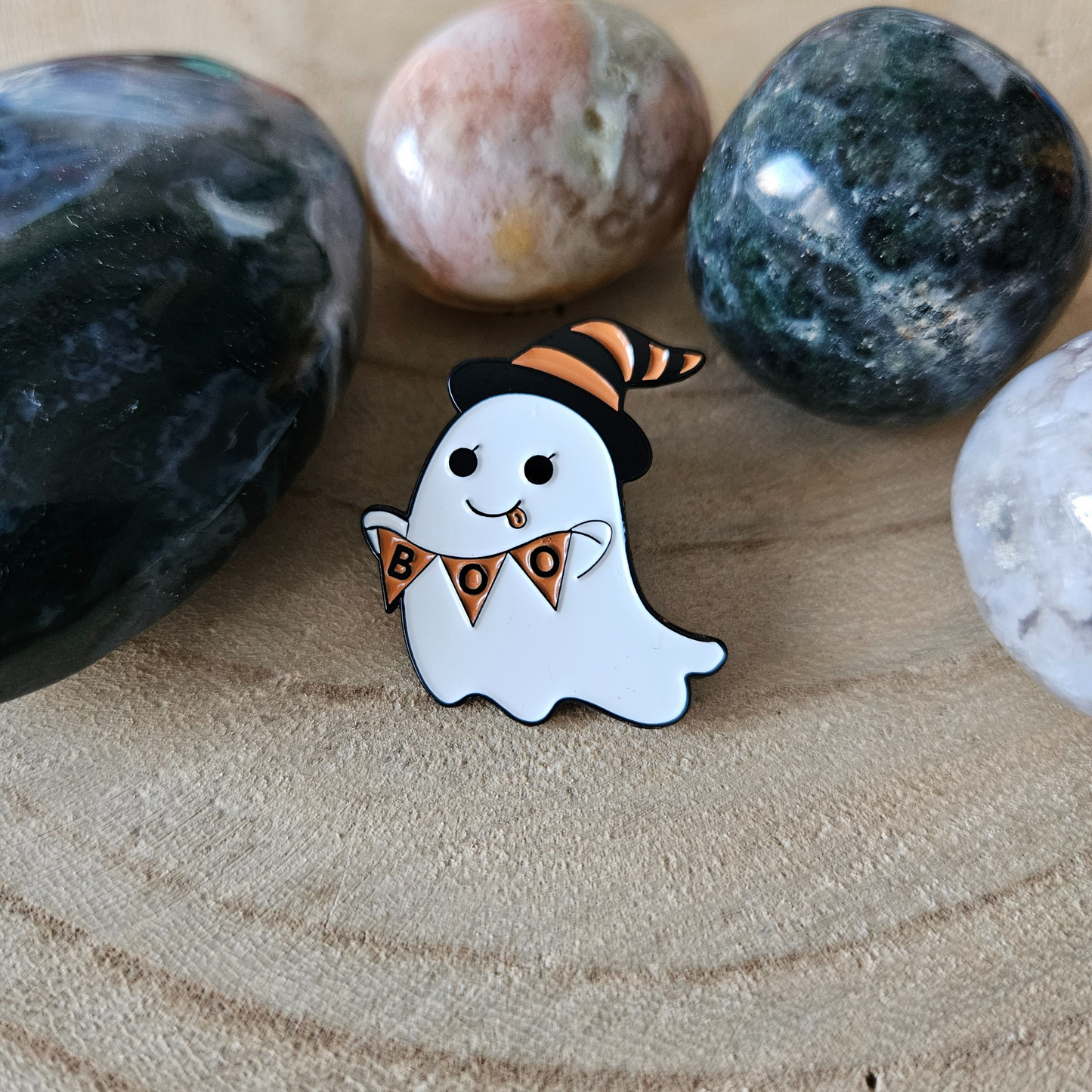 Enamel pin - Spookje met BOO vlag
