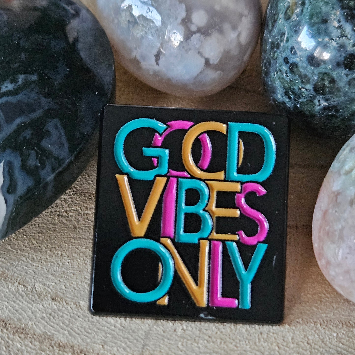 Enamel pin - Good vibes only