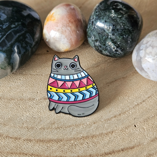 Enamel pin - Grijze kat met trui