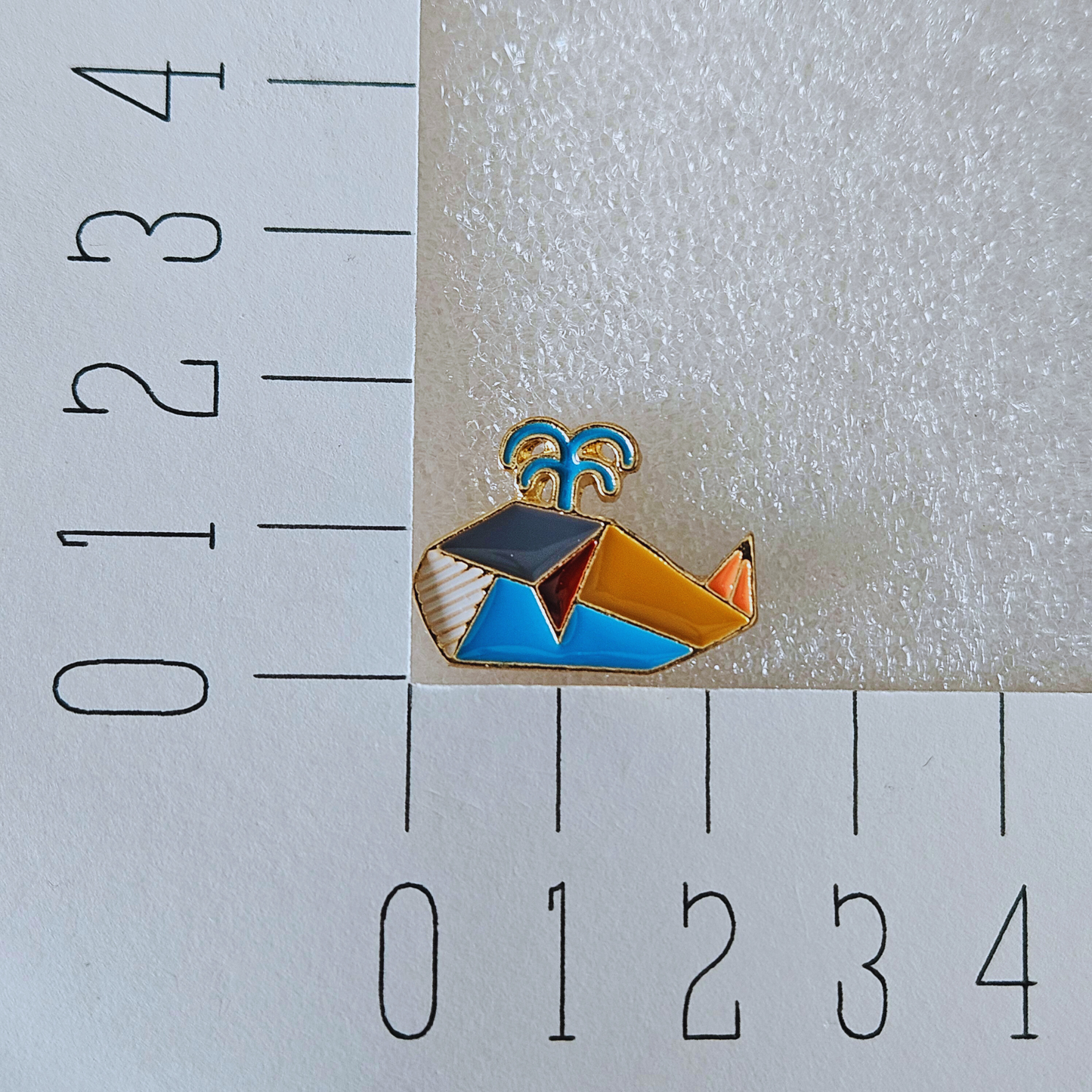 Enamel pin - Origami walvis