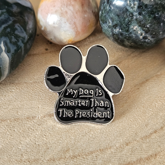 Enamel pin - Hondenpoot - My dog is smarter than the president