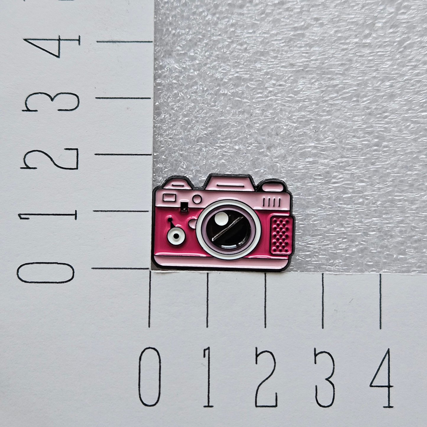 Enamel pin - Camera roze