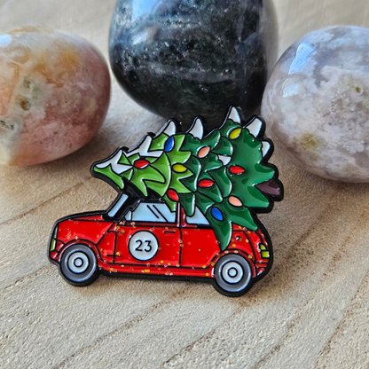 Enamel pin - Auto met kerstboom