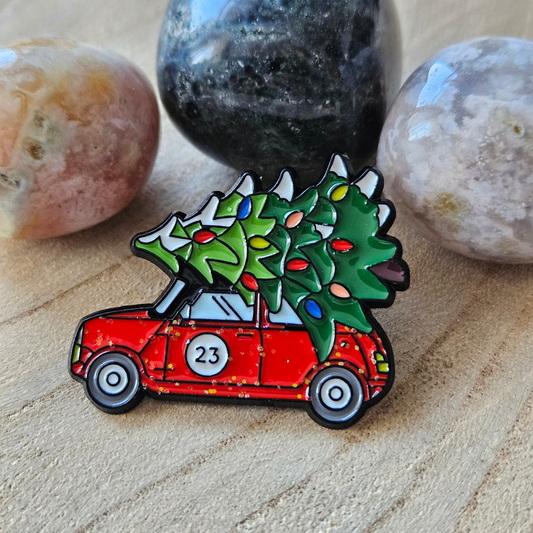 Enamel pin - Auto met kerstboom