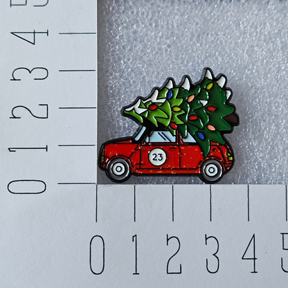 Enamel pin - Auto met kerstboom