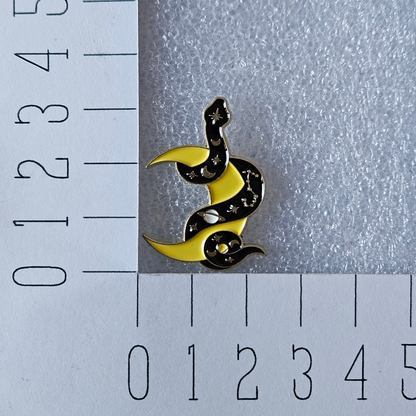 Enamel pin - Slang met maan
