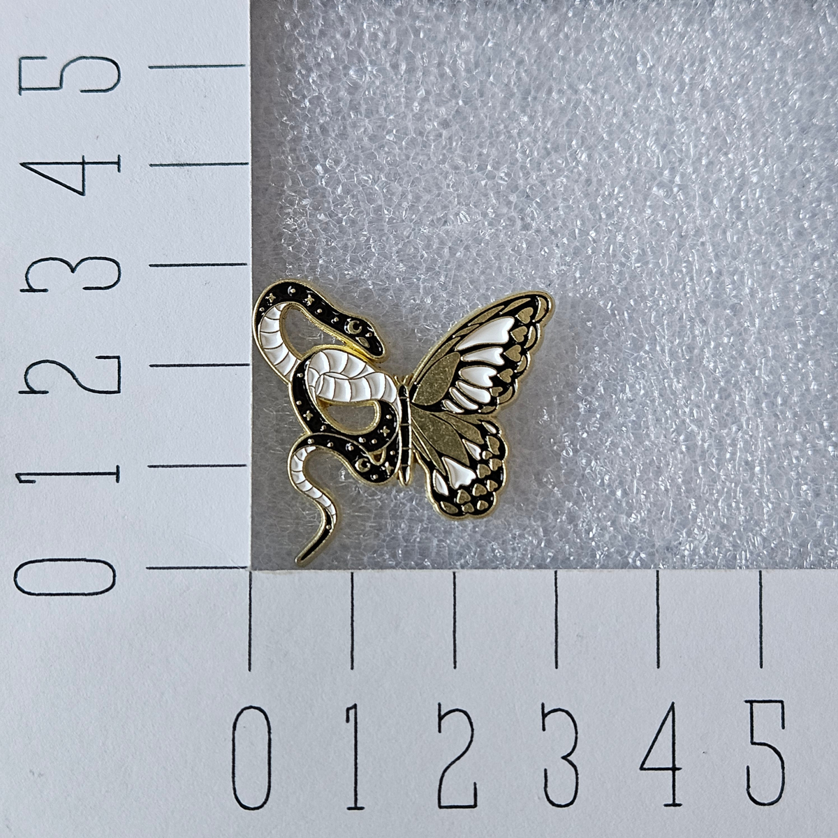 Enamel pin - Slang met vlinder