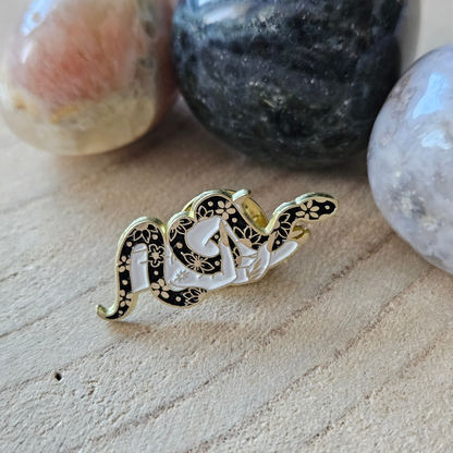 Enamel pin - Slang met hand