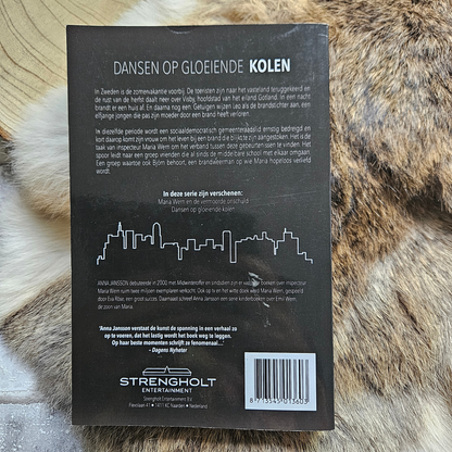 Dansen op gloeiende kolen – Anna Jansson – Paperback