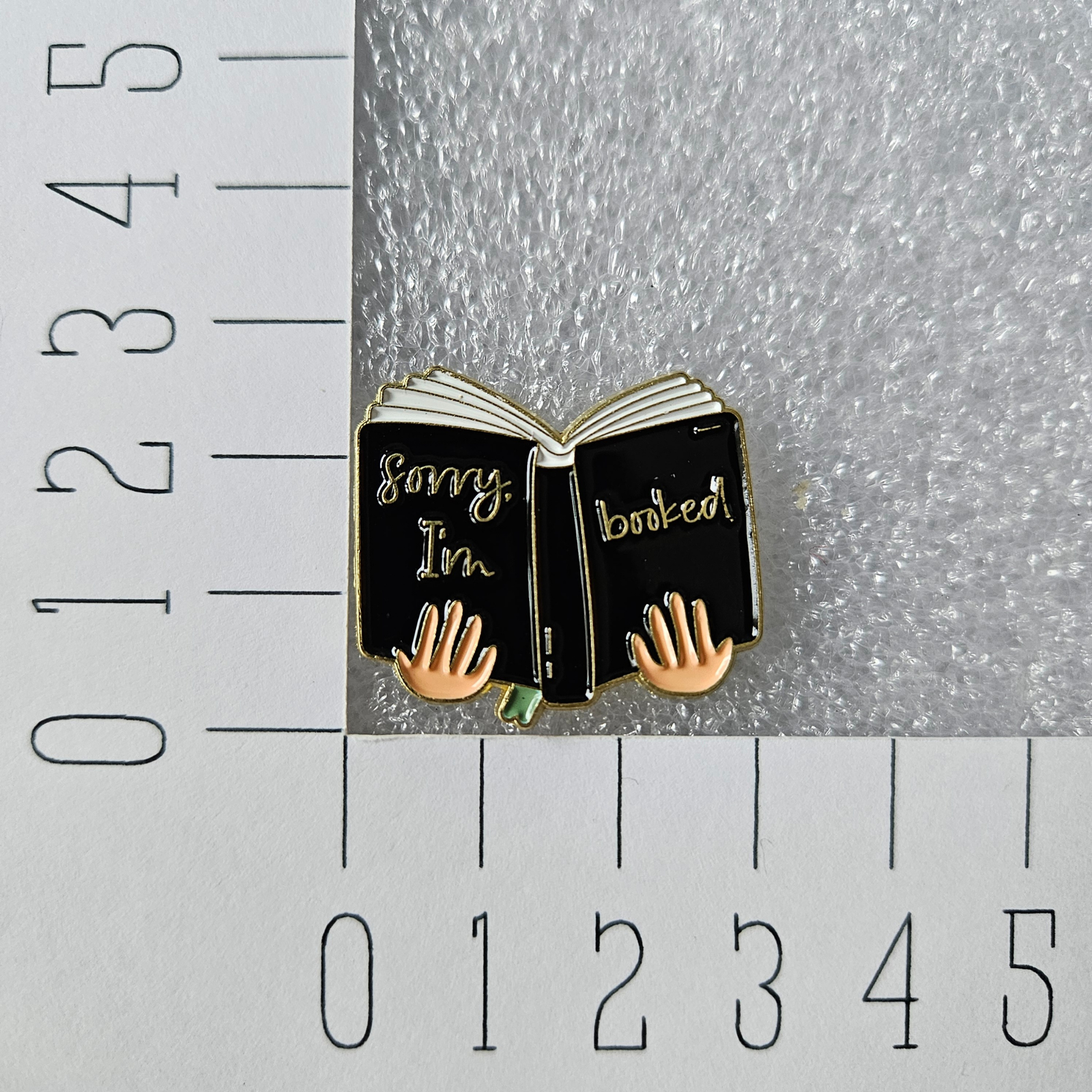 Enamel pin - Boek - Sorry I'm booked - Hobby en meer  