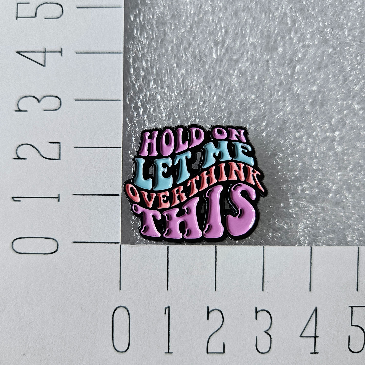 Enamel pin - Hold on let me overthink this - Hobby en meer  