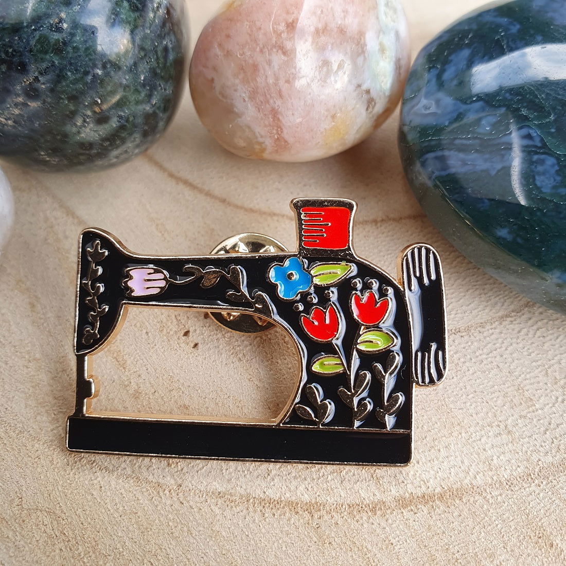 Enamel pin - Naaimachine - Hobby en meer  