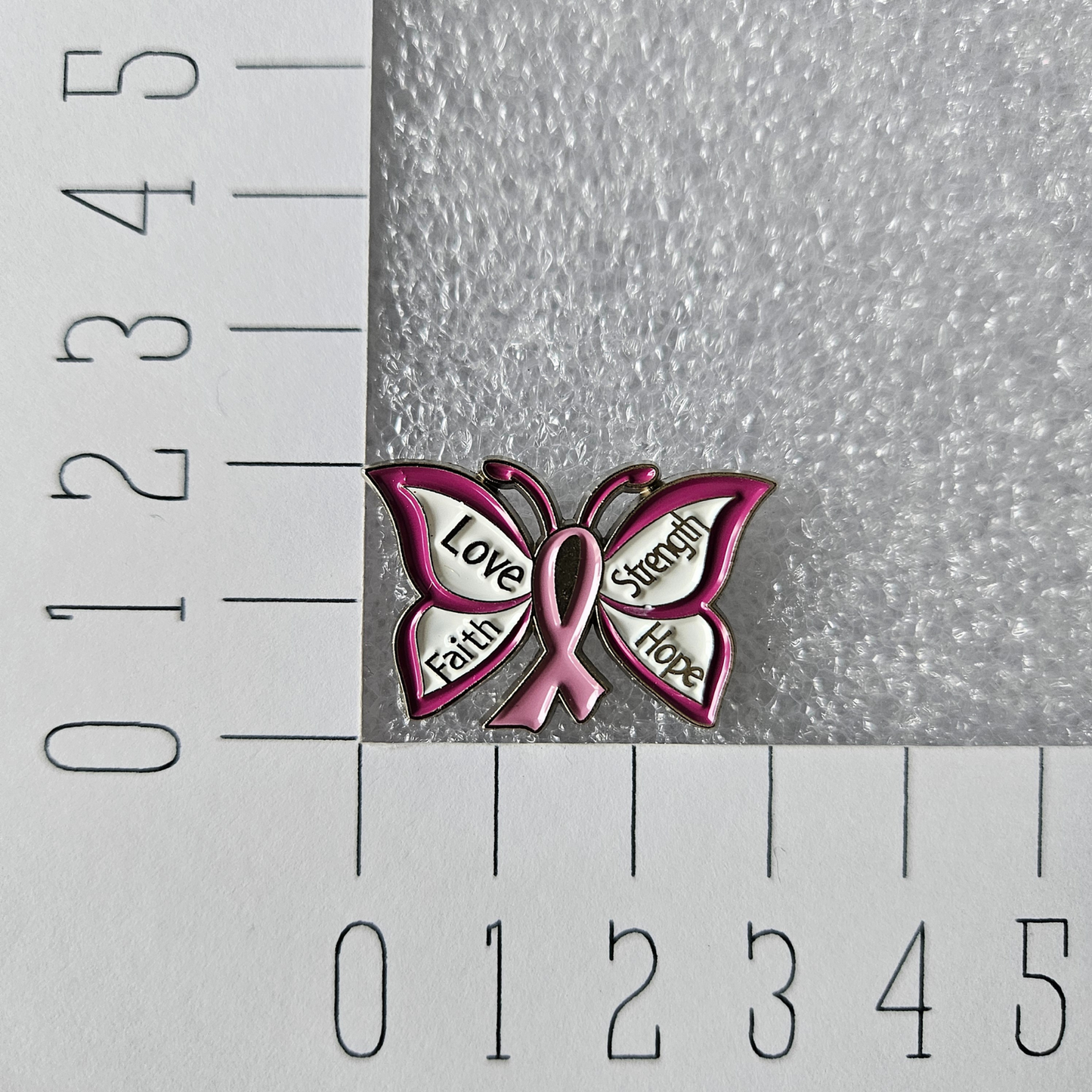 Enamel pin - Pink ribbon vlinder - Hobby en meer  