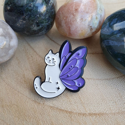 Enamel pin - Witte kat met paarse vleugels - Hobby en meer  