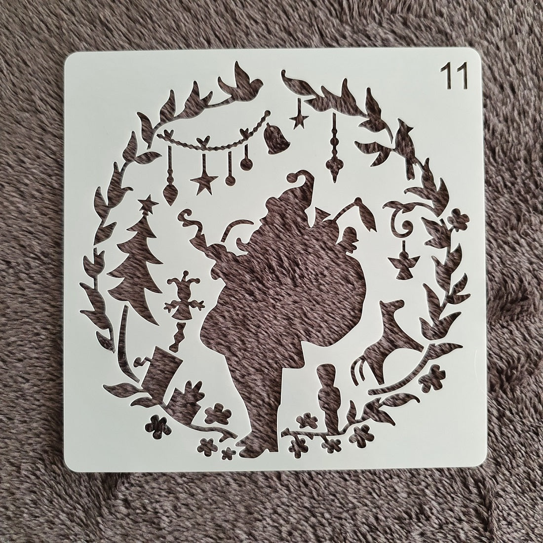 Hobby stencil Kerst - Kerstman in krans - 15x15 cm - Hobby en meer  