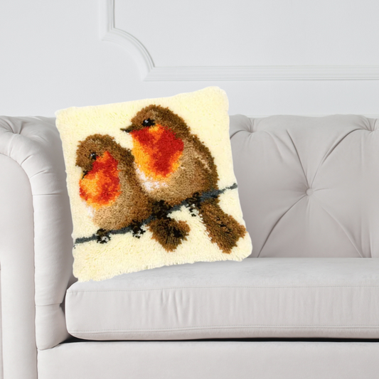 Latch hook kussen Roodborstjes - 43 x 43 cm - Hobby en meer  