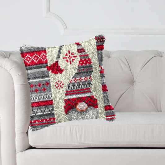 Latch hook kussen gnome rood- 43 x 43 cm - Hobby en meer  