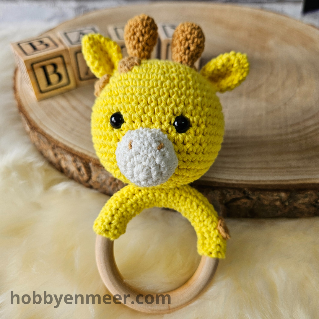 Rammelaar - Giraffe op houten ring - Hobby en meer  